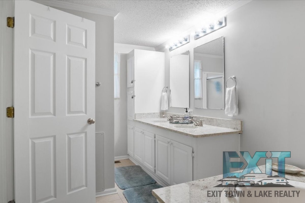 Lakefront Rental in Long Branch Shores property image