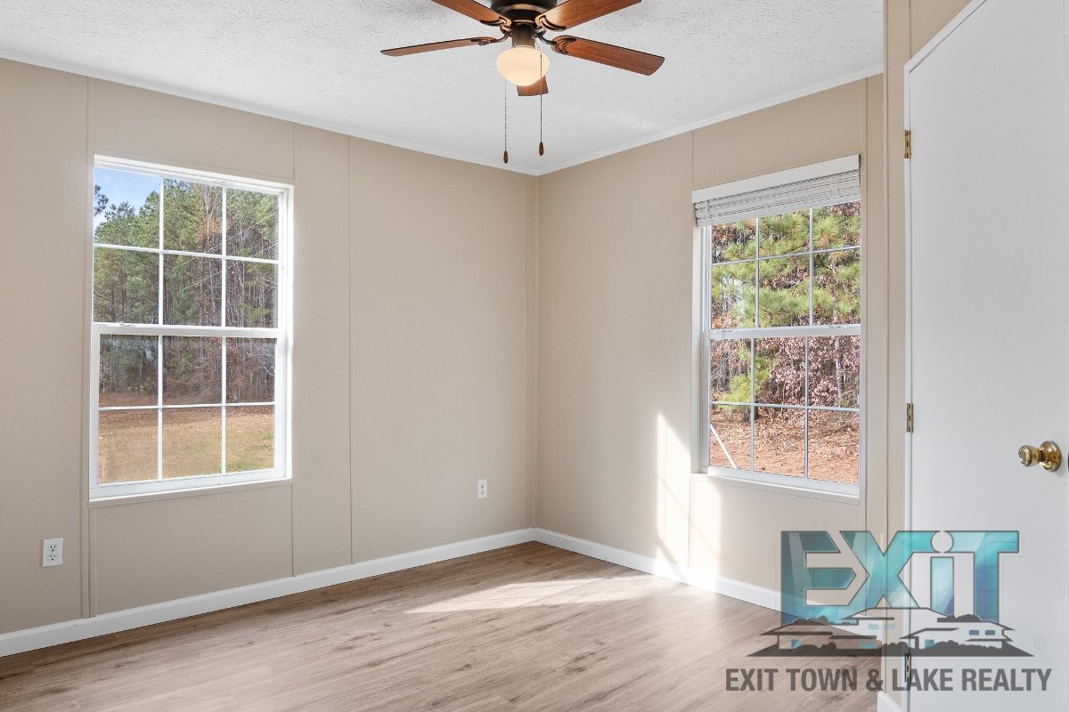 Beautiful Fully Renovated 3 Bed 2 Bath Home property image