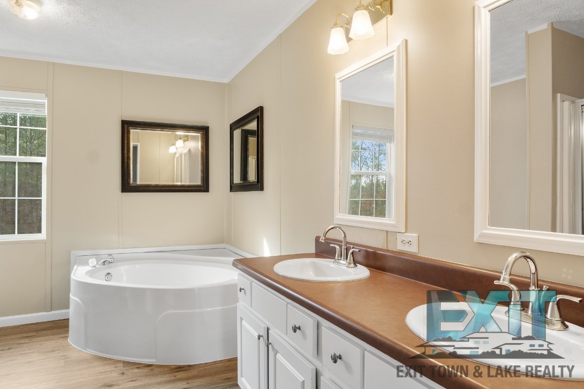 Beautiful Fully Renovated 3 Bed 2 Bath Home property image