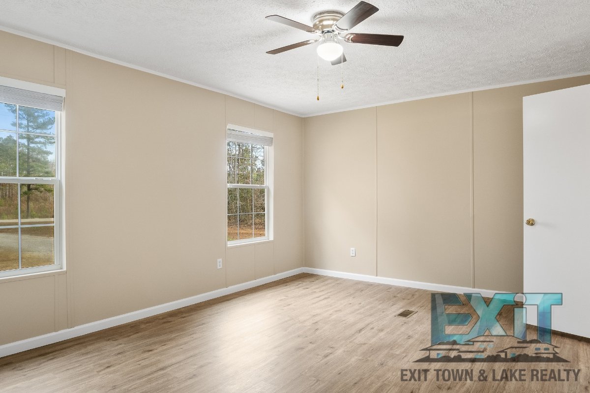 Beautiful Fully Renovated 3 Bed 2 Bath Home property image