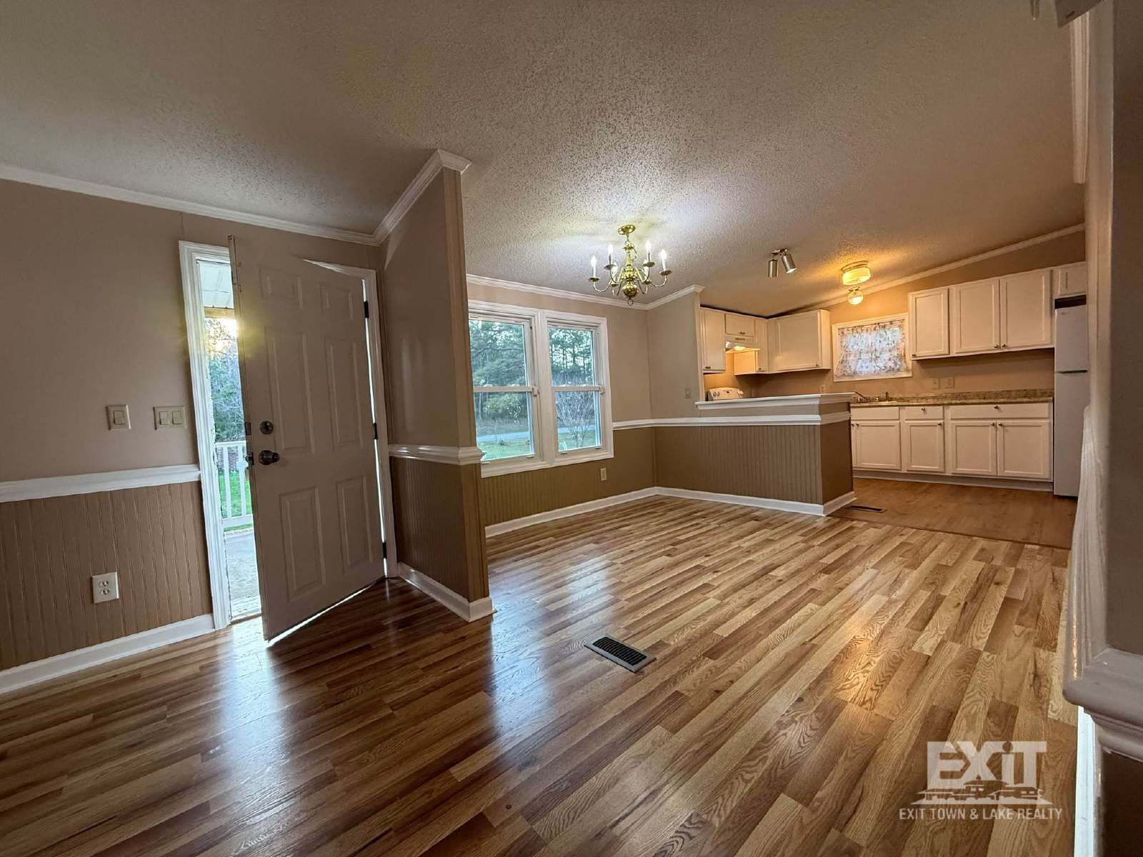 3 Bedroom, 2 Bathroom Home in a Beautiful Country Setting property image