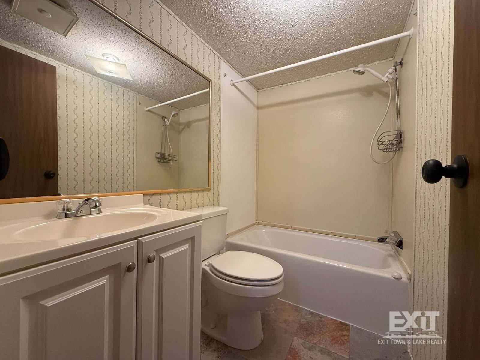 3 Bedroom, 2 Bathroom Home in a Beautiful Country Setting property image