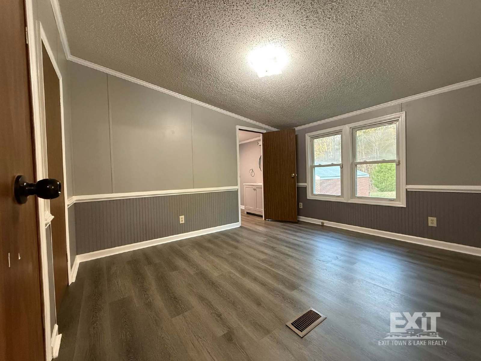 3 Bedroom, 2 Bathroom Home in a Beautiful Country Setting property image