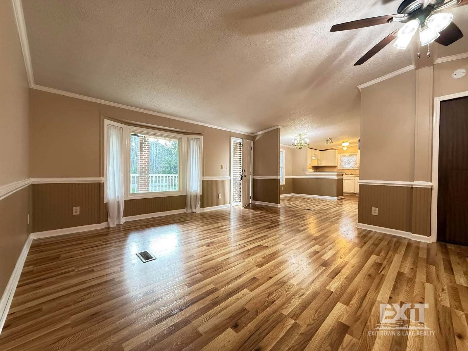 3 Bedroom, 2 Bathroom Home in a Beautiful Country Setting property image