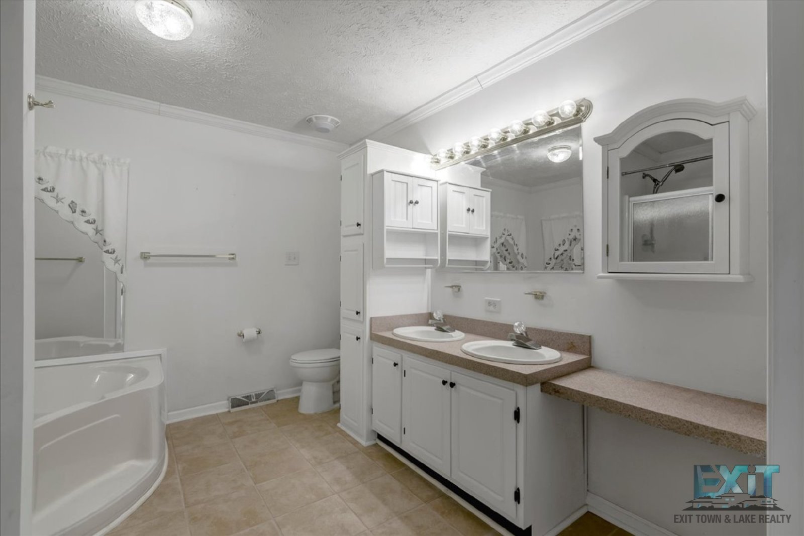 Welcome to this 3 Bedroom, 2 Bath Home in Wildwood Point! property image