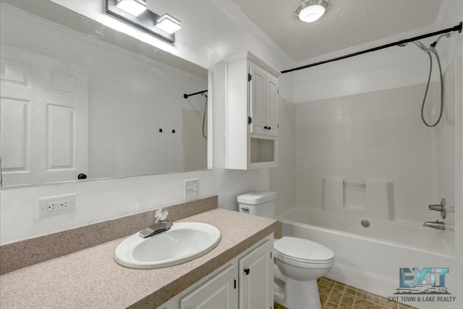 Welcome to this 3 Bedroom, 2 Bath Home in Wildwood Point! property image