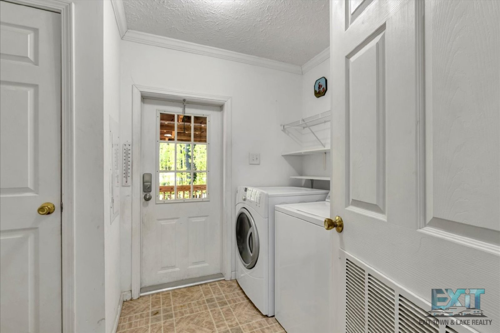 Welcome to this 3 Bedroom, 2 Bath Home in Wildwood Point! property image