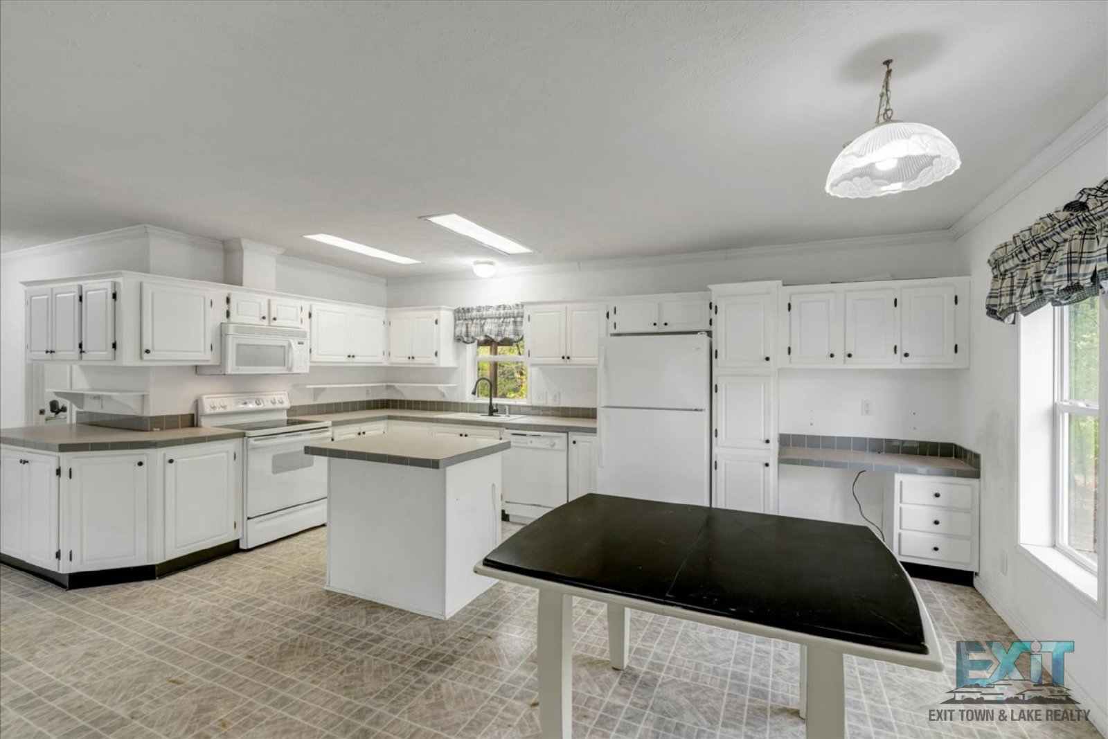 Welcome to this 3 Bedroom, 2 Bath Home in Wildwood Point! property image