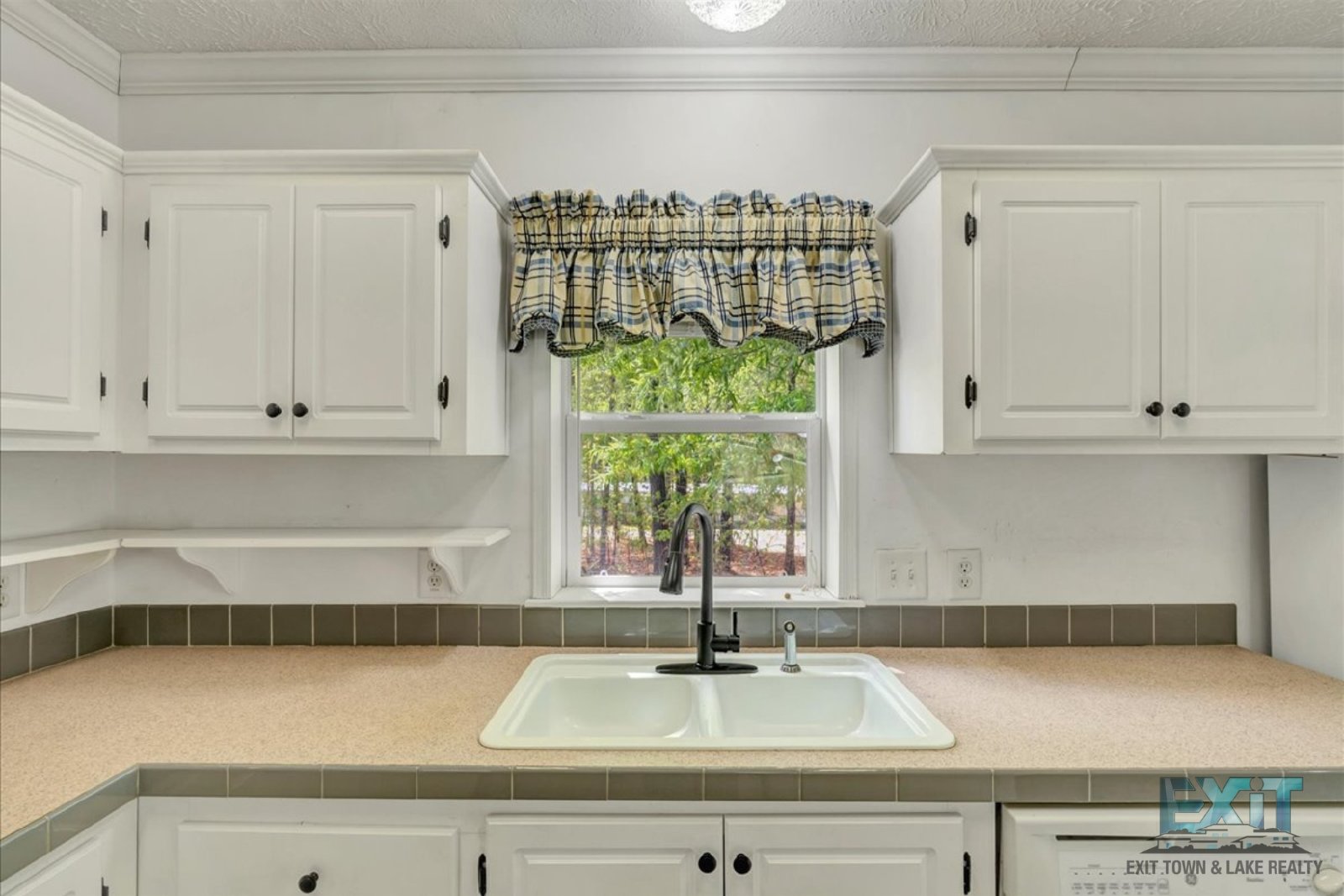 Welcome to this 3 Bedroom, 2 Bath Home in Wildwood Point! property image