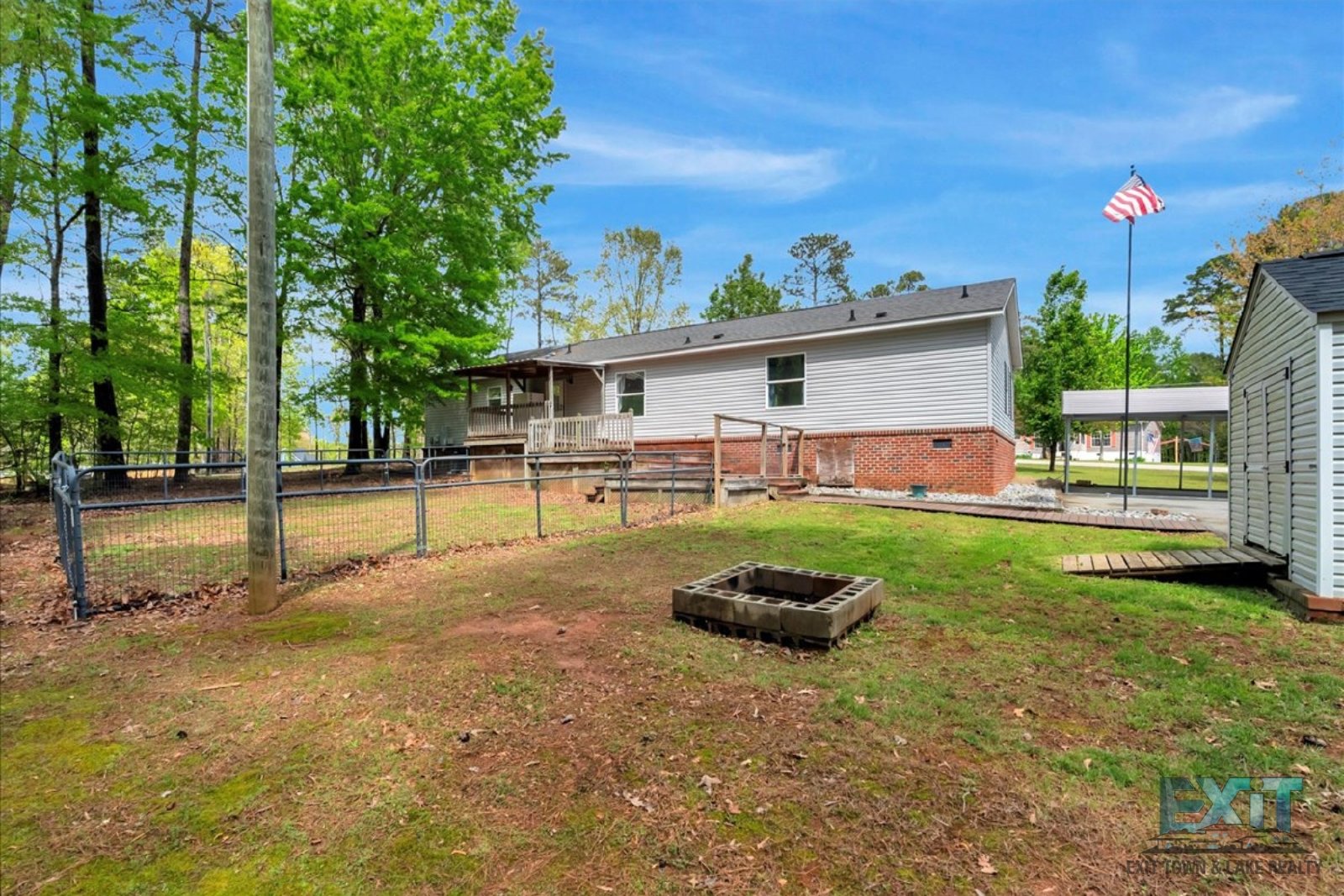 Welcome to this 3 Bedroom, 2 Bath Home in Wildwood Point! property image