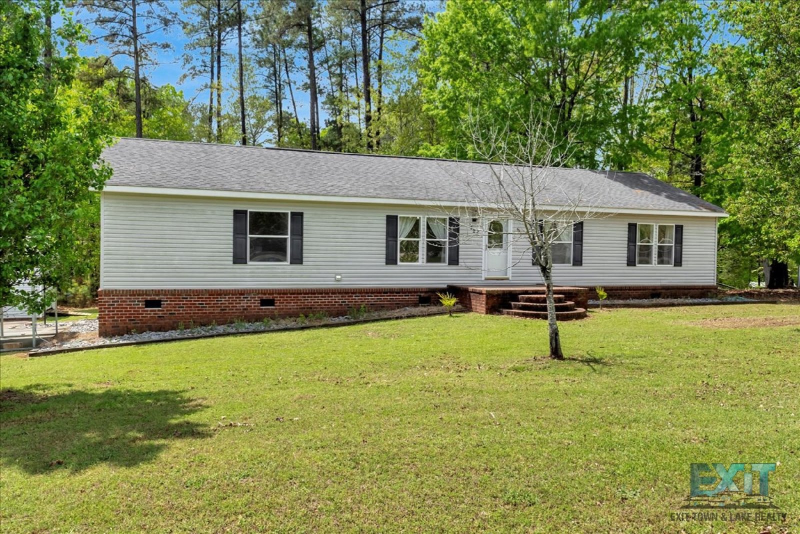 Welcome to this 3 Bedroom, 2 Bath Home in Wildwood Point! property image