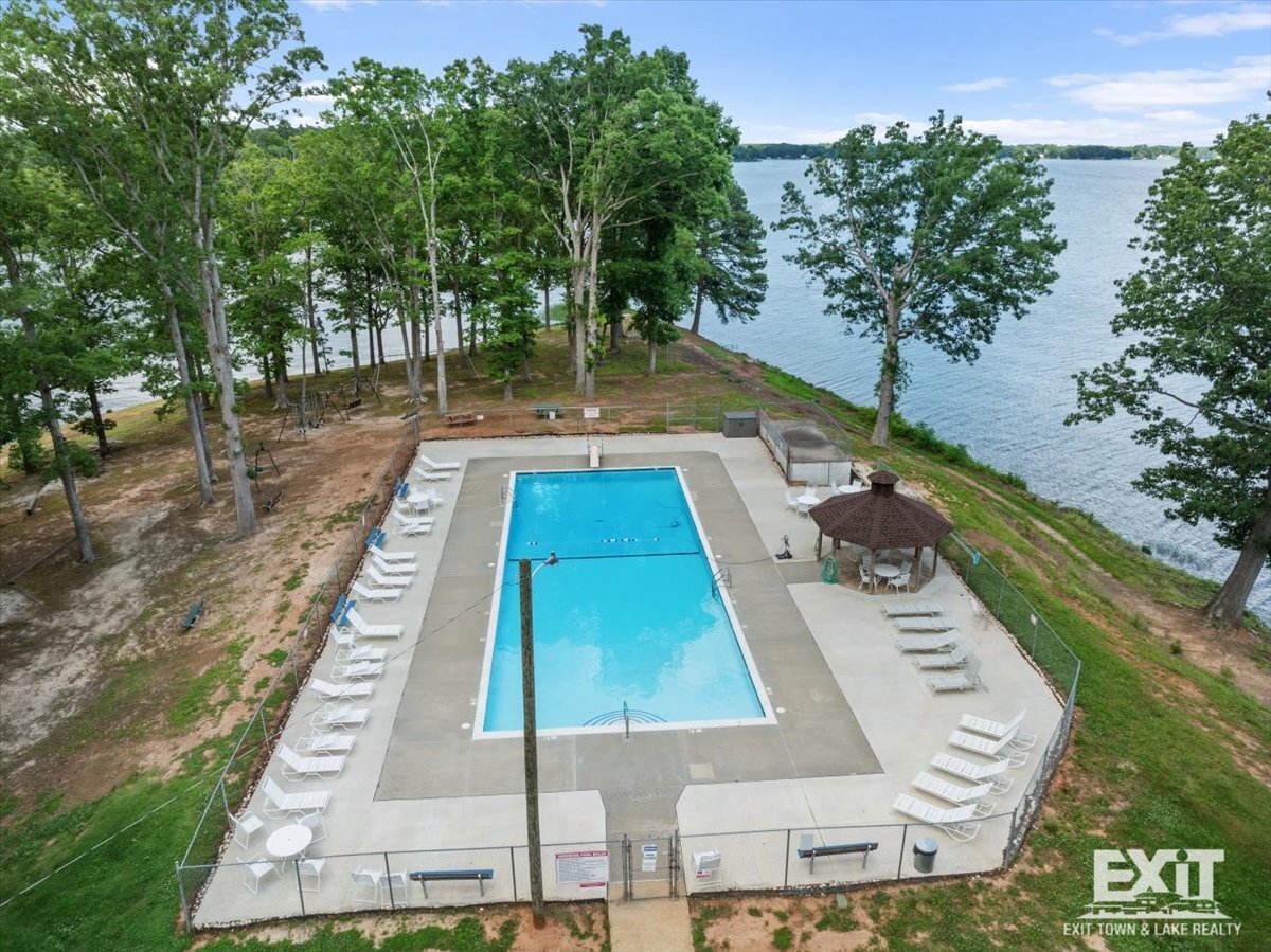 Welcome to this 3 Bedroom, 2 Bath Home in Wildwood Point! property image