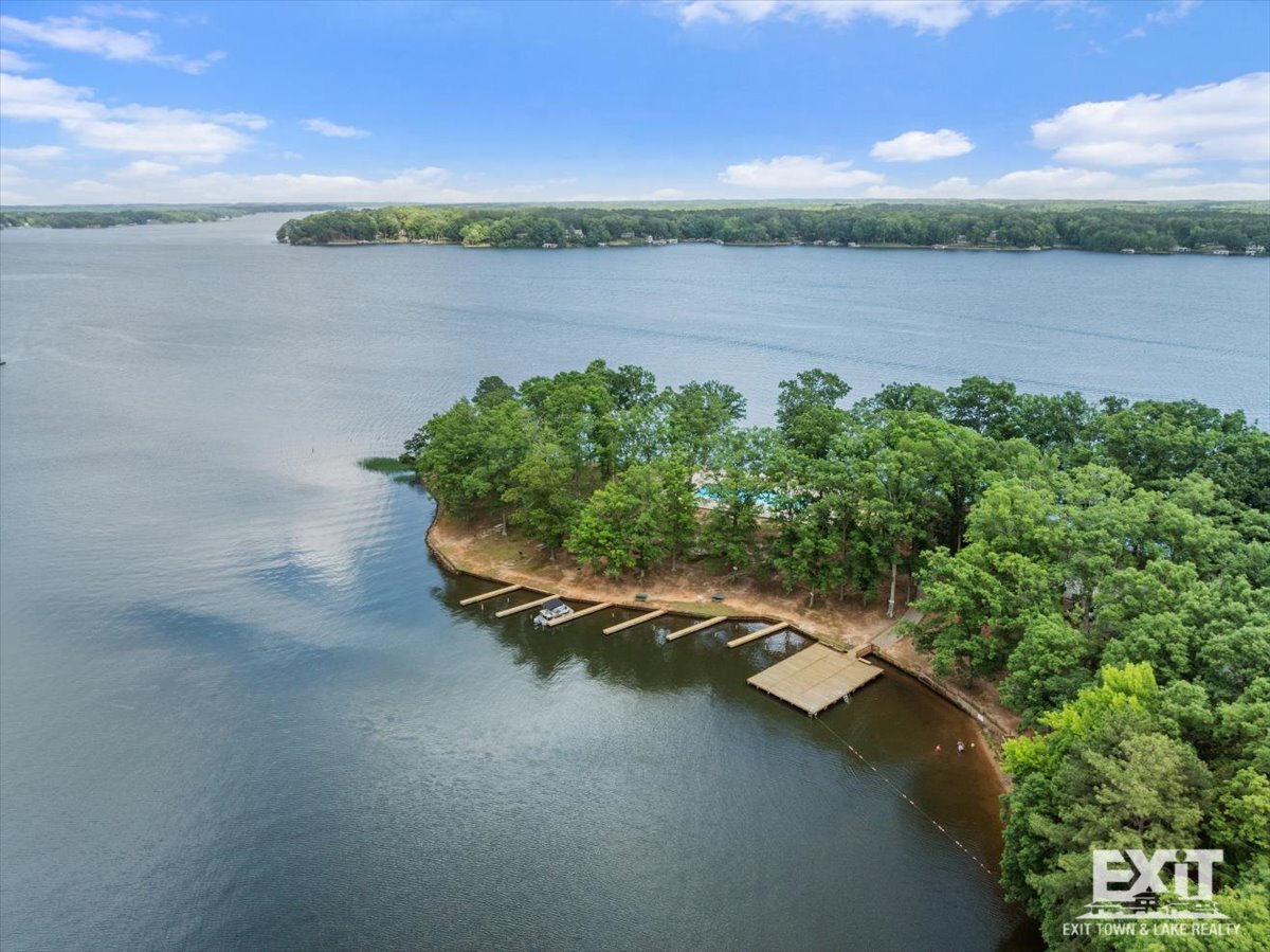 Welcome to this 3 Bedroom, 2 Bath Home in Wildwood Point! property image