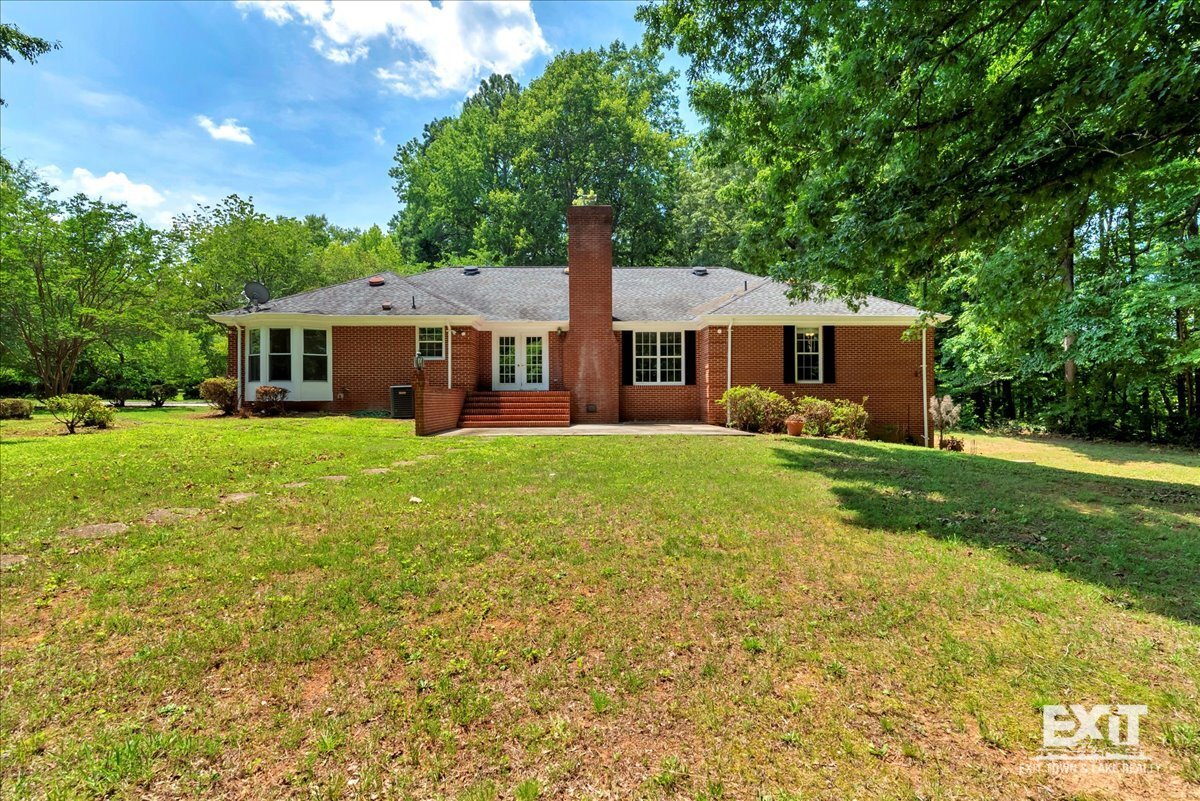 Amazing 4 Bedroom, 3 Bath Home With 2 Kitchens! property image