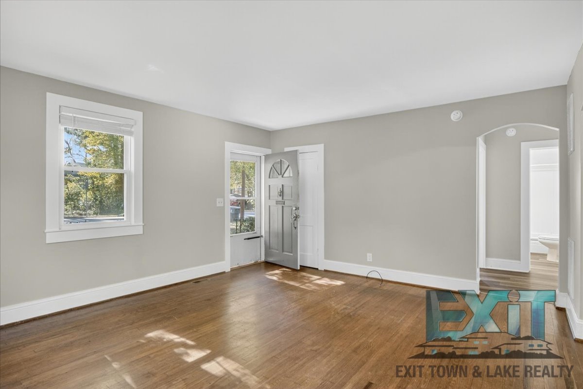 2 Bedroom & 1 Bathroom Home property image