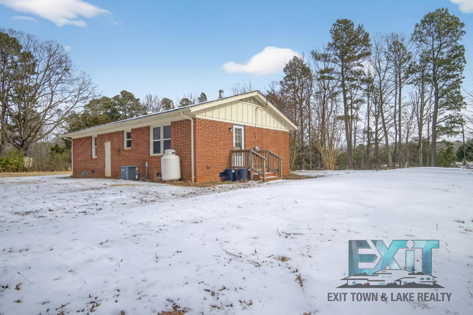 Cozy 3 Bed. 1 Bath  Country Home property image