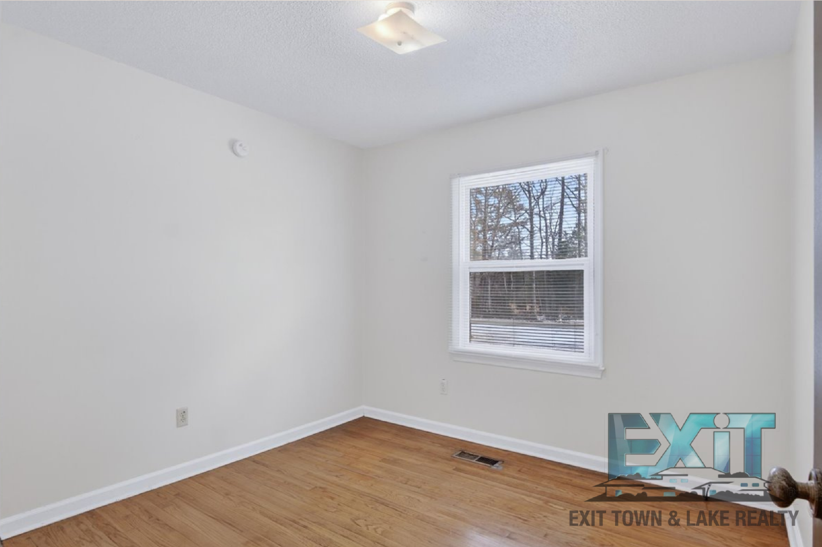 Cozy 3 Bed. 1 Bath  Country Home property image