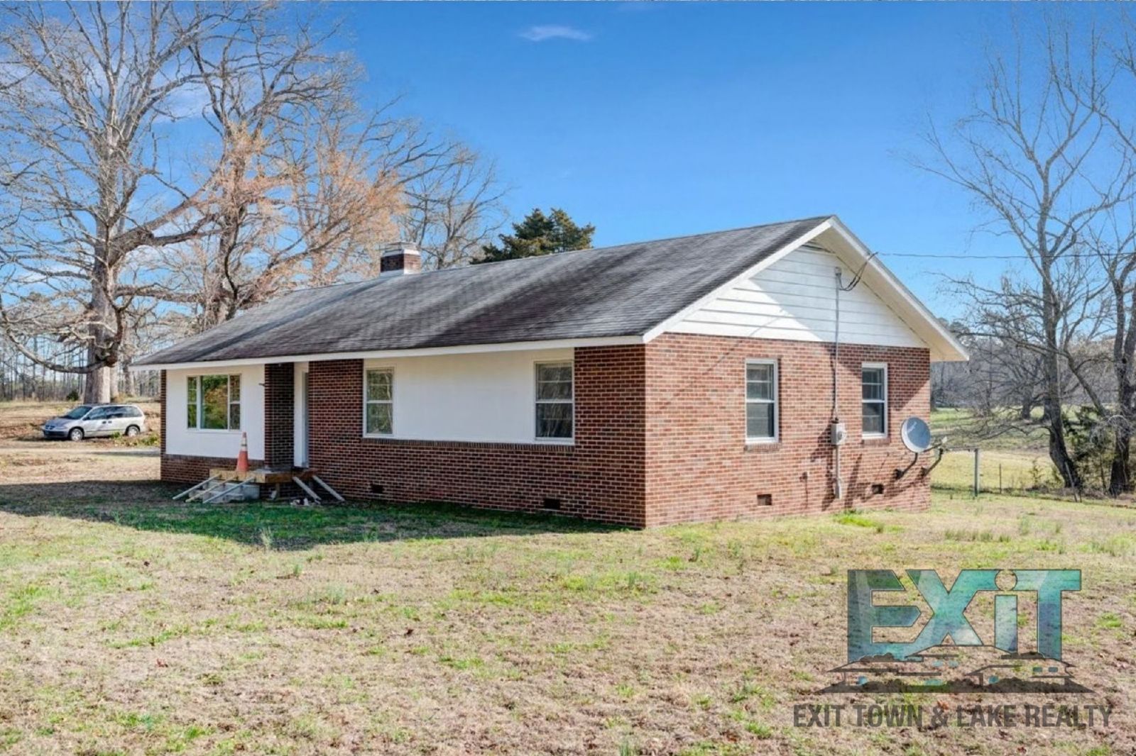 Freshly Updated Brick Home in Peaceful Country Setting – Freeman, VA property image