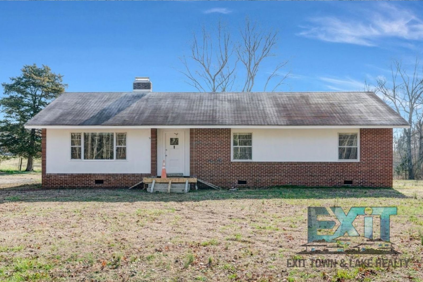 Freshly Updated Brick Home in Peaceful Country Setting – Freeman, VA property image