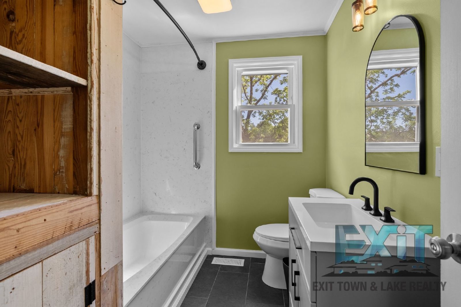 Country Feel, Modern Updates – 3BR Home on Quiet Road Just Outside of South Hill property image