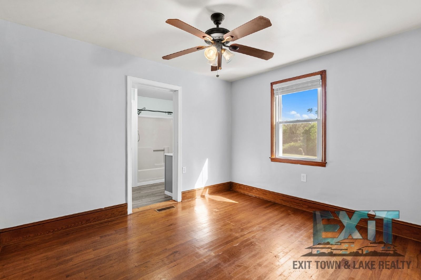 Country Feel, Modern Updates – 3BR Home on Quiet Road Just Outside of South Hill property image