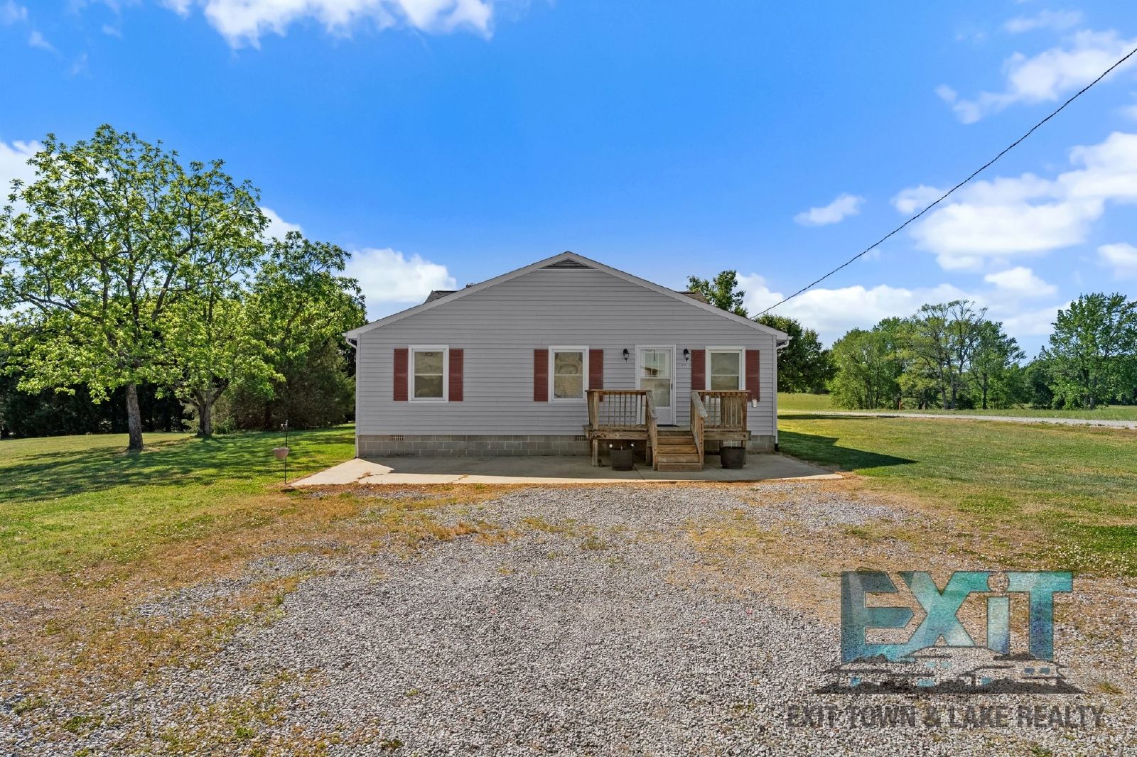 Country Feel, Modern Updates – 3BR Home on Quiet Road Just Outside of South Hill property image