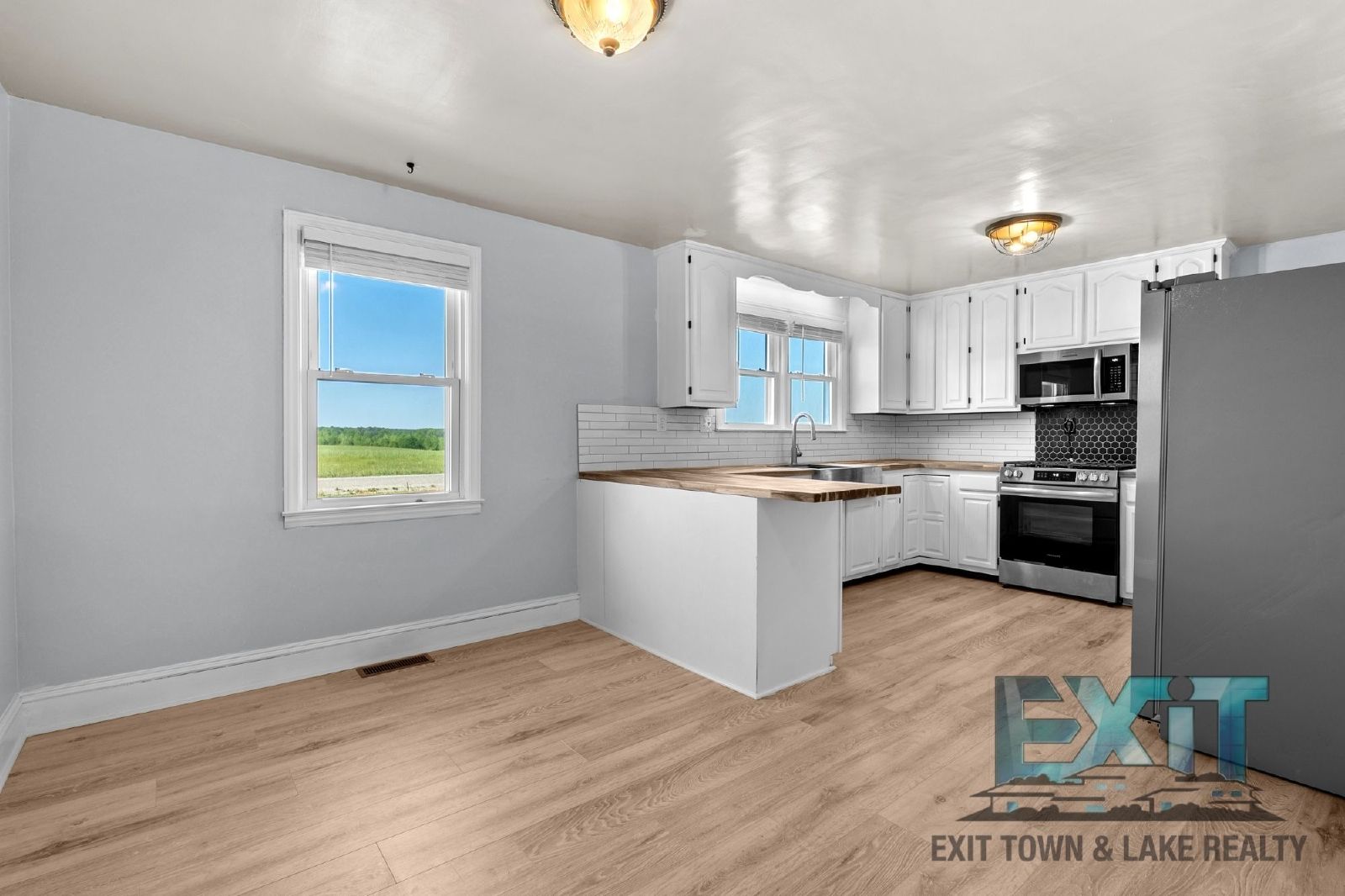 Country Feel, Modern Updates – 3BR Home on Quiet Road Just Outside of South Hill property image