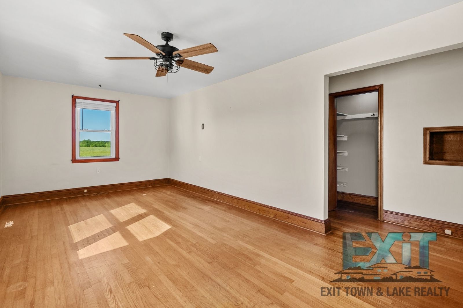 Country Feel, Modern Updates – 3BR Home on Quiet Road Just Outside of South Hill property image