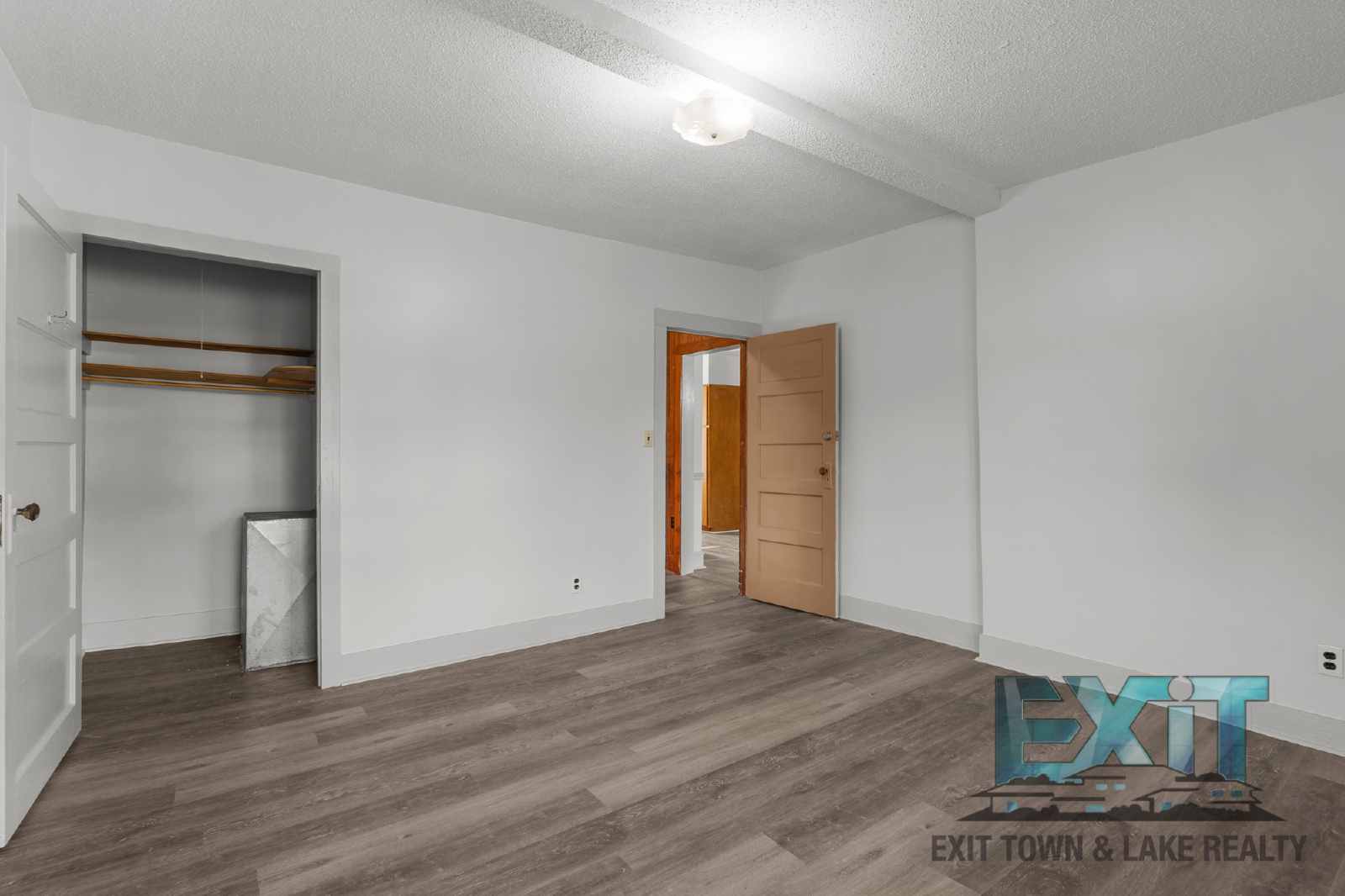 Freshly Renovated 2 Bedroom Rental in Warren County property image