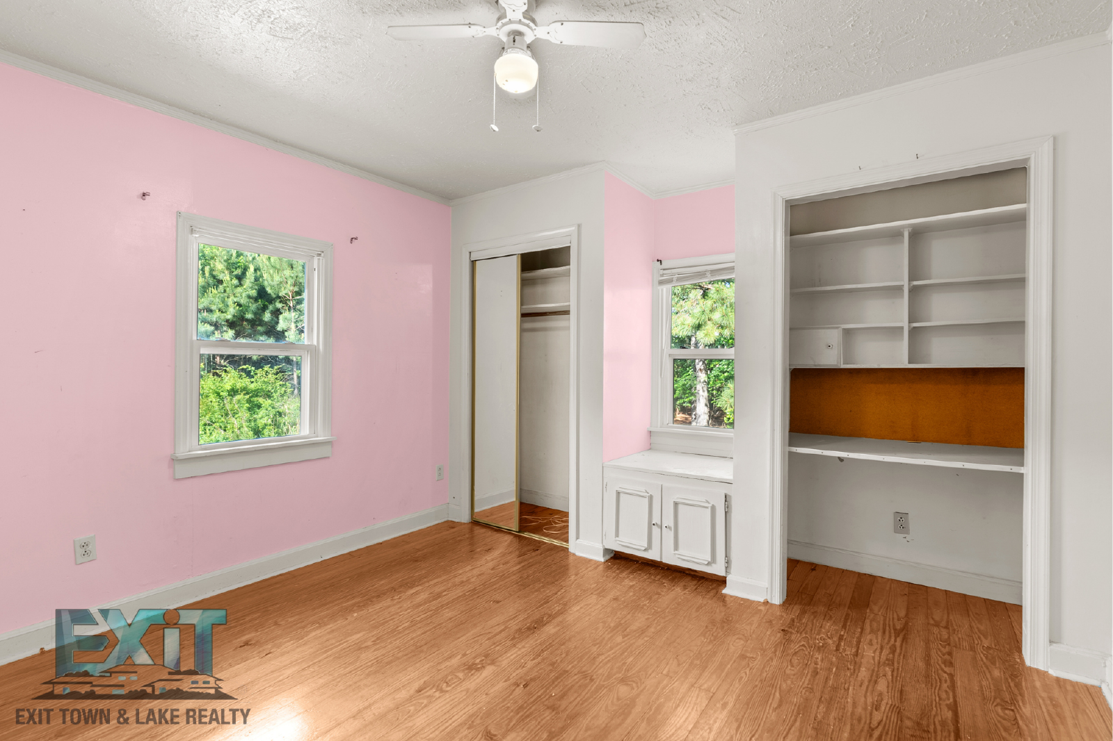 Spacious Country Home in Convenient La Crosse Location property image