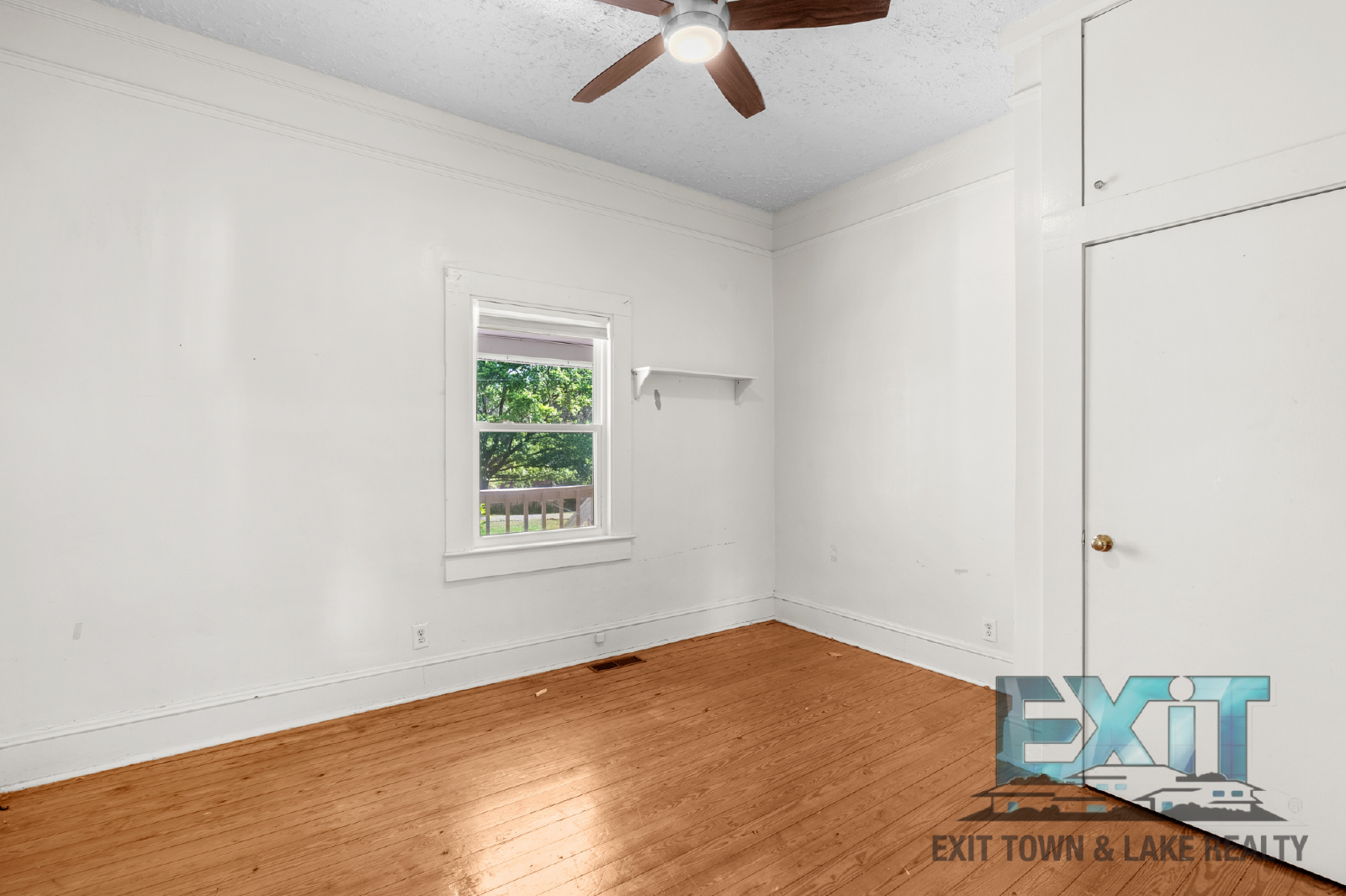 Spacious Country Home in Convenient La Crosse Location property image