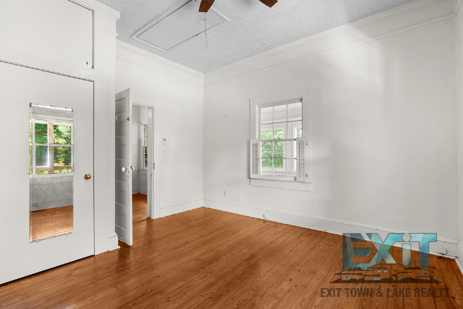 Spacious Country Home in Convenient La Crosse Location property image