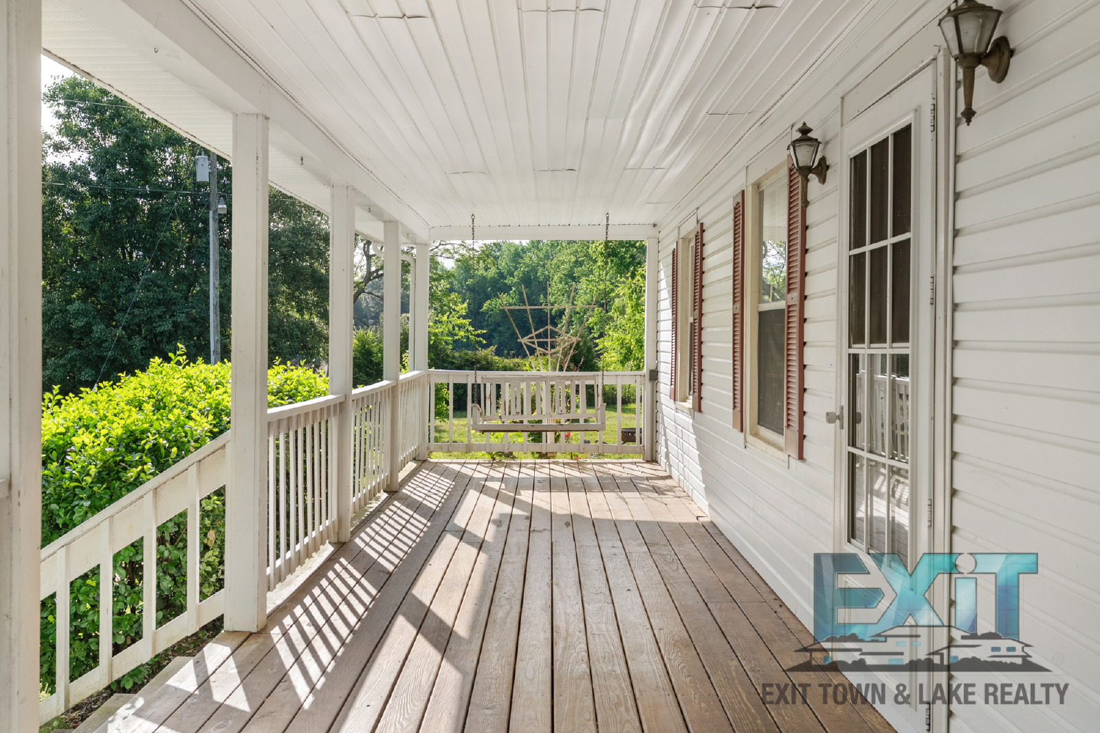 Spacious Country Home in Convenient La Crosse Location property image