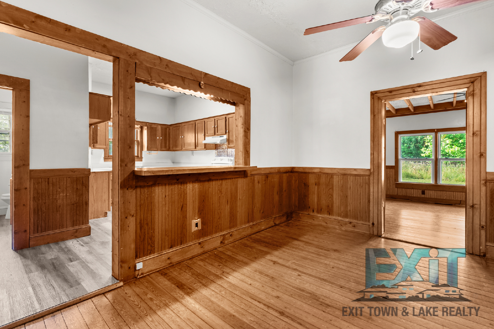 Spacious Country Home in Convenient La Crosse Location property image