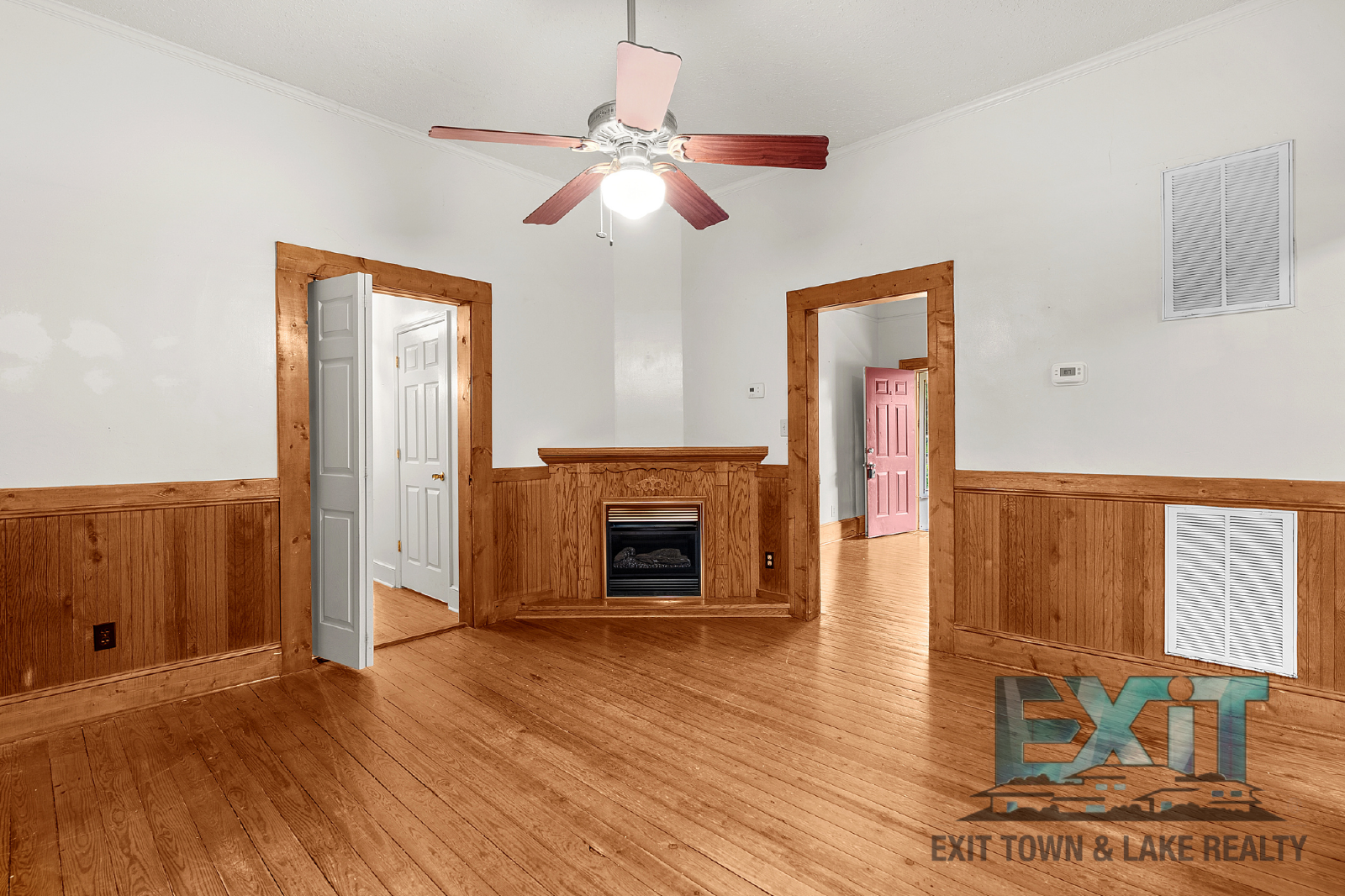 Spacious Country Home in Convenient La Crosse Location property image