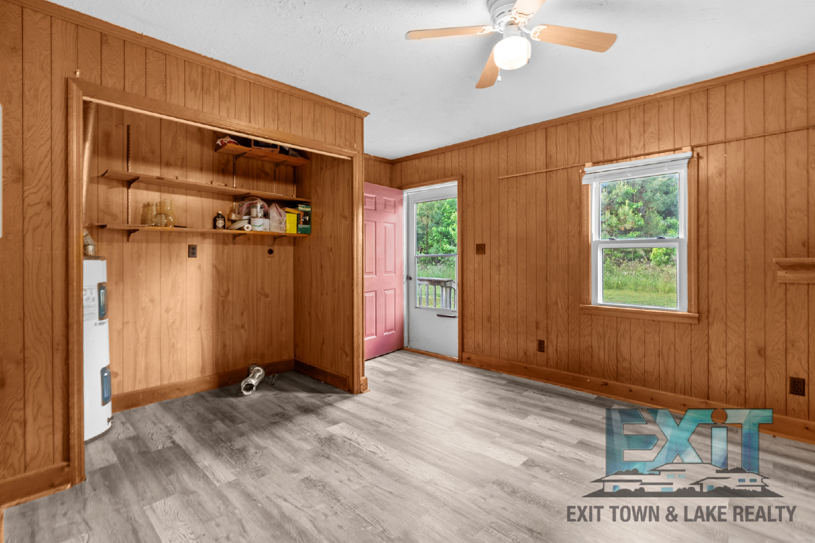 Spacious Country Home in Convenient La Crosse Location property image