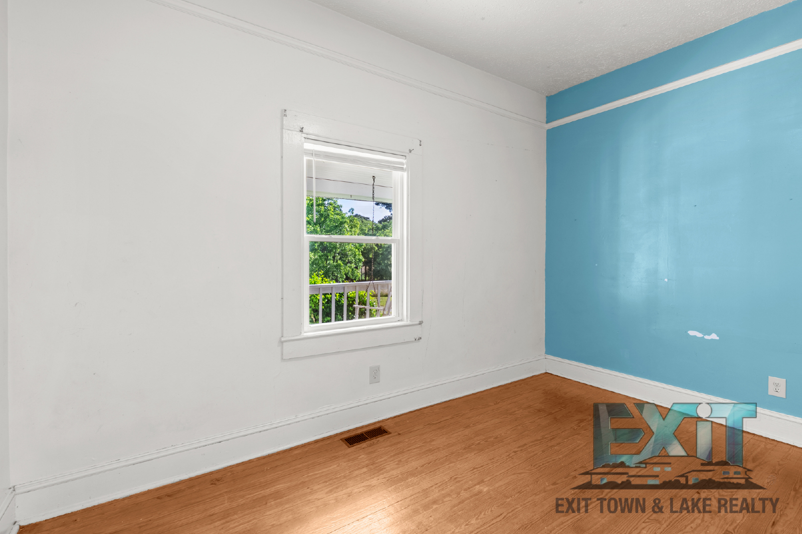 Spacious Country Home in Convenient La Crosse Location property image