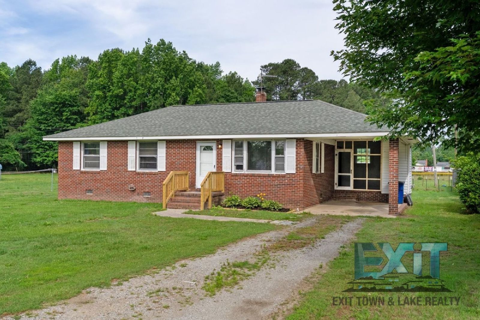 Charming 3BR Home in Jarratt - Convenient Location Near I-95 property image