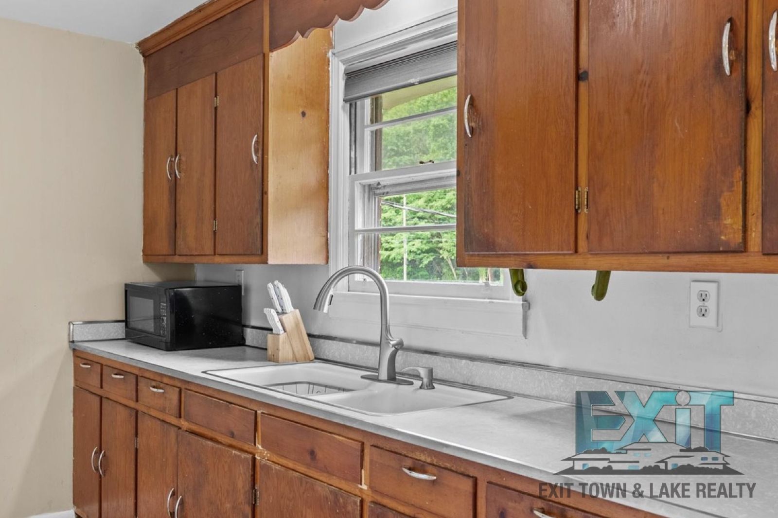 Charming 3BR Home in Jarratt - Convenient Location Near I-95 property image