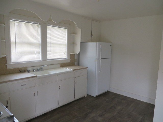 2 Bedroom, 1 Bath South Hill Apartment Convenient to Shopping, Schools & Hospital property image
