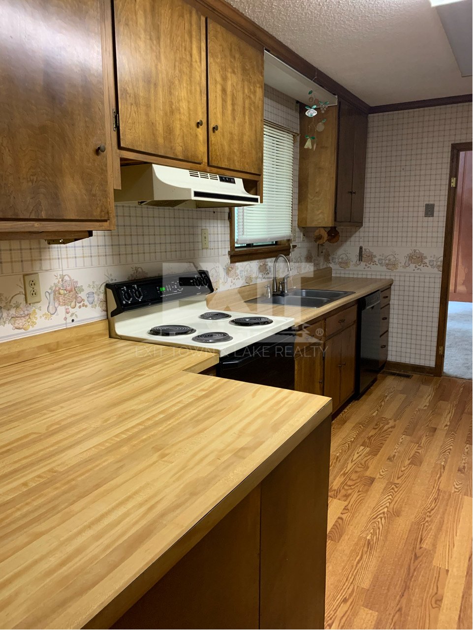 Lakeview Ranch Located in a Quiet Neighborhood property image